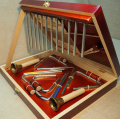 Музыкальные подарочные комплекты из семи инструментов в деревянном кейсе