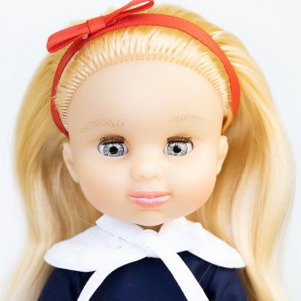 Кукла Полли в гимназии